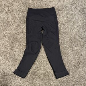 Lululemon Athletica Black/Grey Compression Capris - Sz 6